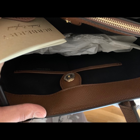 ✨✨SOLD!!SOLD!!!✨✨Medium Banner Leather, HouseCheck - Picture 9 of 15